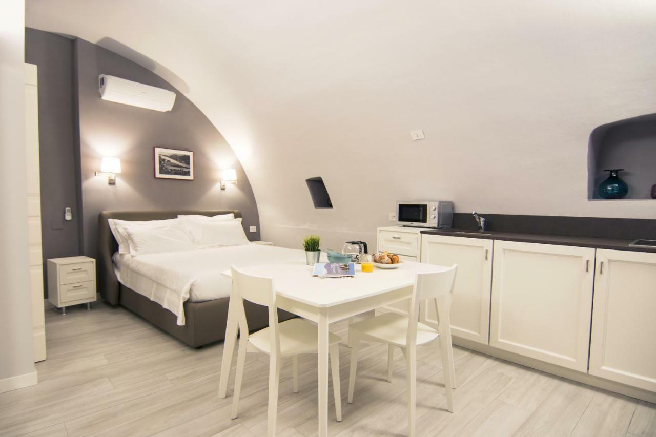 La Quadra Suites - Central Apartments In Iseo With Daily Housekeeping Exterior photo