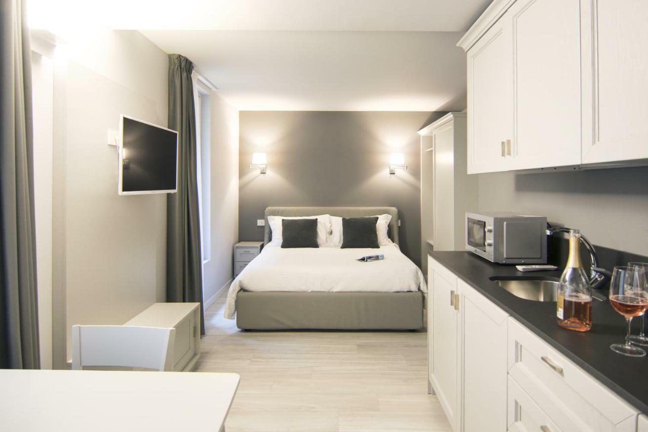 La Quadra Suites - Central Apartments In Iseo With Daily Housekeeping Exterior photo