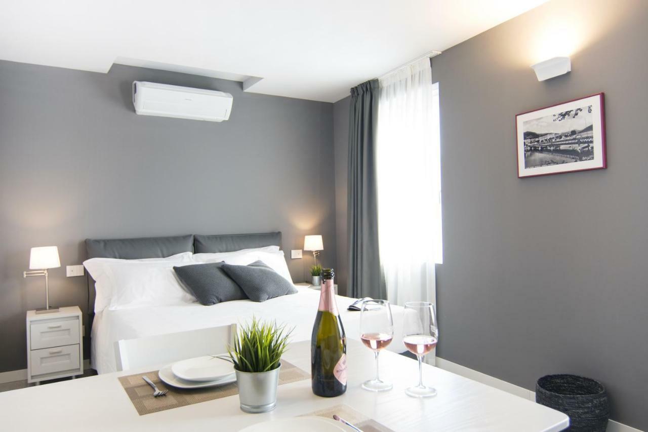 La Quadra Suites - Central Apartments In Iseo With Daily Housekeeping Exterior photo
