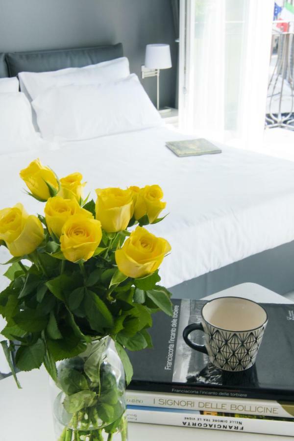 La Quadra Suites - Central Apartments In Iseo With Daily Housekeeping Exterior photo