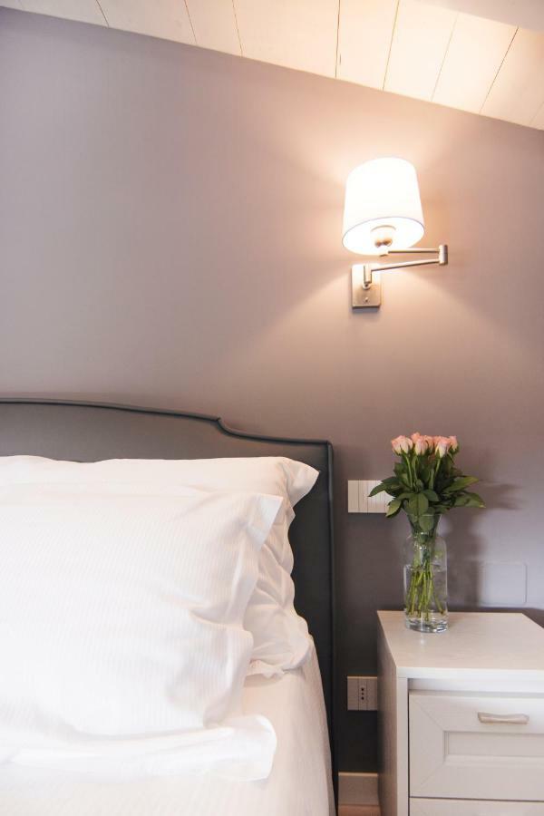 La Quadra Suites - Central Apartments In Iseo With Daily Housekeeping Exterior photo