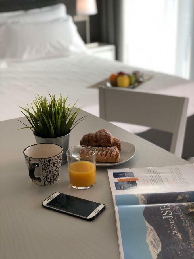 La Quadra Suites - Central Apartments In Iseo With Daily Housekeeping Exterior photo