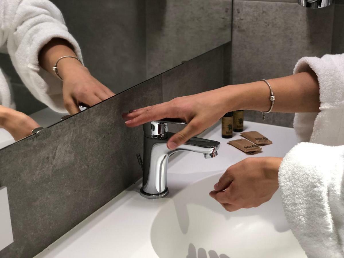 La Quadra Suites - Central Apartments In Iseo With Daily Housekeeping Exterior photo
